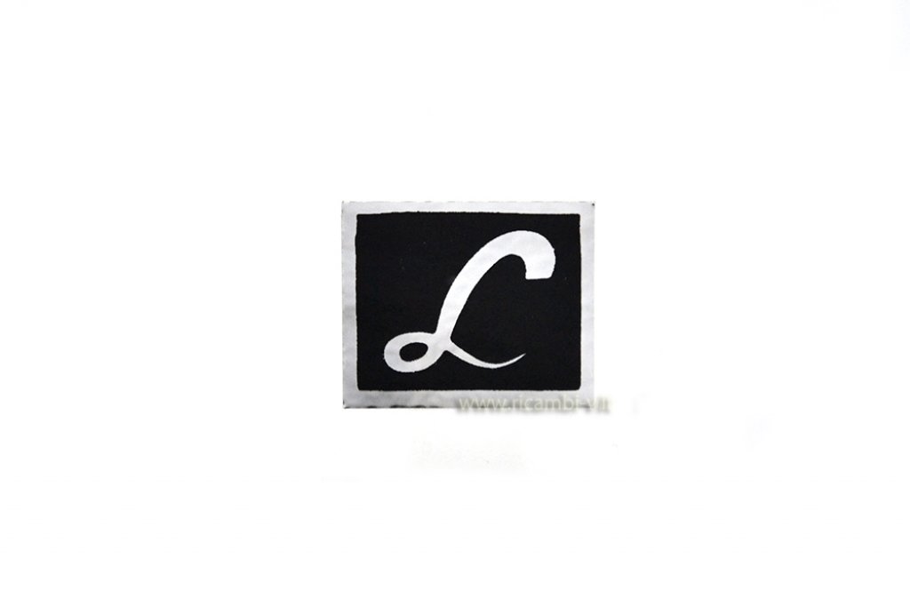 Kotflügelklebeplatte "L" auf satiniertem Aluminiumblech für Ciao Lusso 